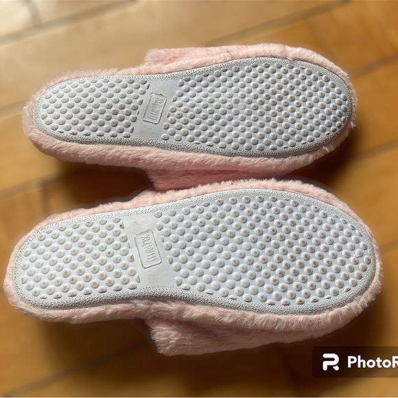Slippers - Picture 2 of 4
